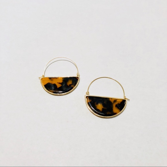 OLIVIA HALF CIRCLE HOOP DROP TORTOISE EARRINGS - Picture 5 of 6